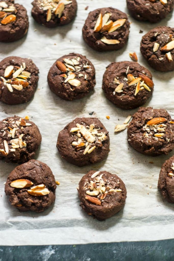 eggless-whole-wheat-chocolate-cookies-with-almond