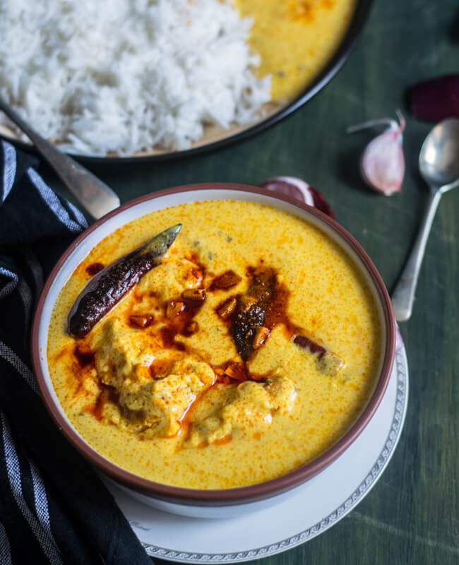 kadhi and rice in plate