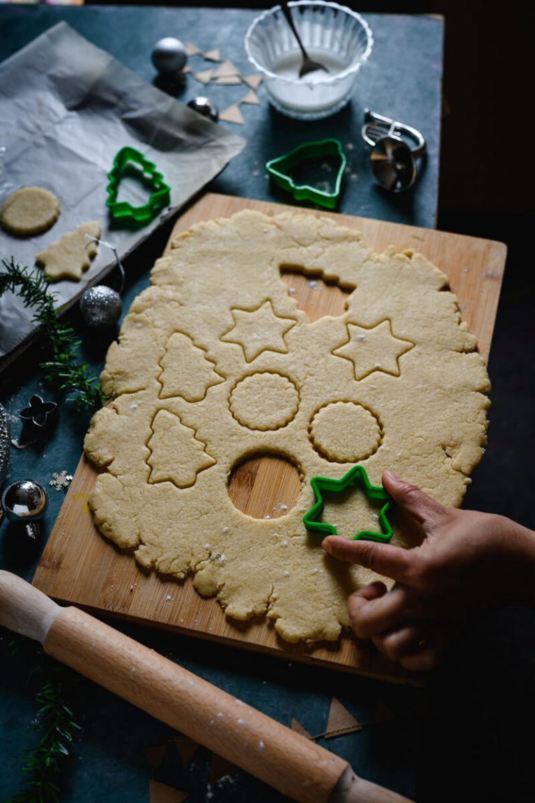 Vegan Christmas Shortbread Cookies - Cooking With Sapana